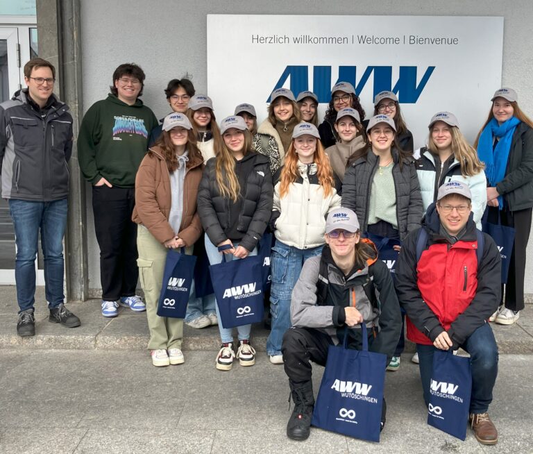 Im Rahmen einer Exkursion besuchten am Montag, den 15. Januar 16 Schülerinnen und Schüler der Justus-von-Liebig-Schule in Waldshut die AWW.