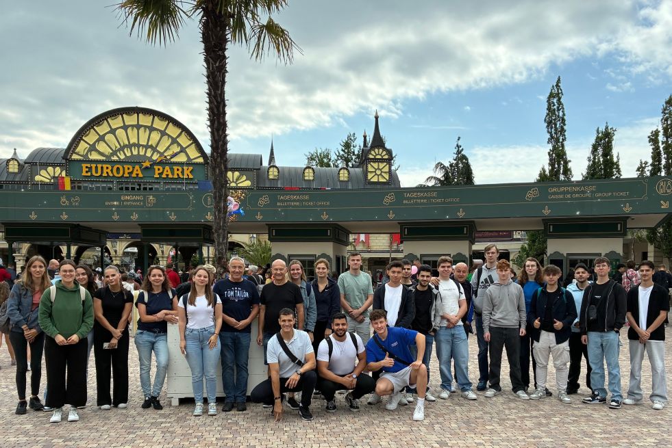 Am Mittwoch, den 9. Juli 2025 fand der alljährliche Azubi- und Studenten-Ausflug im Europapark Rust statt. Gemeinsam entdeckte man die unzähligen Attraktionen und erlebte einen unvergesslichen Tag.