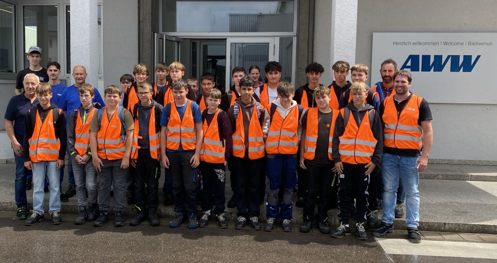 Am Montag, den 14. Juli 2025 besuchten die Technikklassen der 7. und 8. Jahrgangsstufe der Hans-Thoma-Realschule Laufenburg gemeinsam mit ihren Techniklehrern Holger Eschbach und Stefan Müller die AWW.