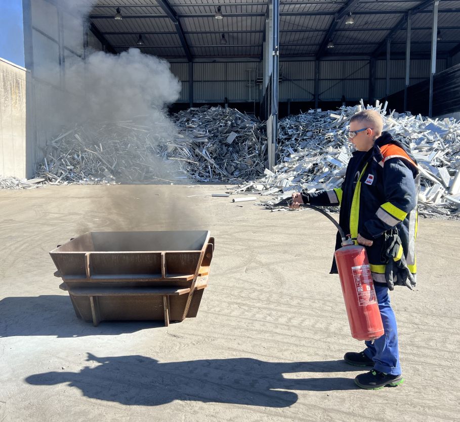 Am Freitag, 19.09.2025 fand eine Brandschutzhelfer-Schulung für Auszubildende und duale Studenten statt.